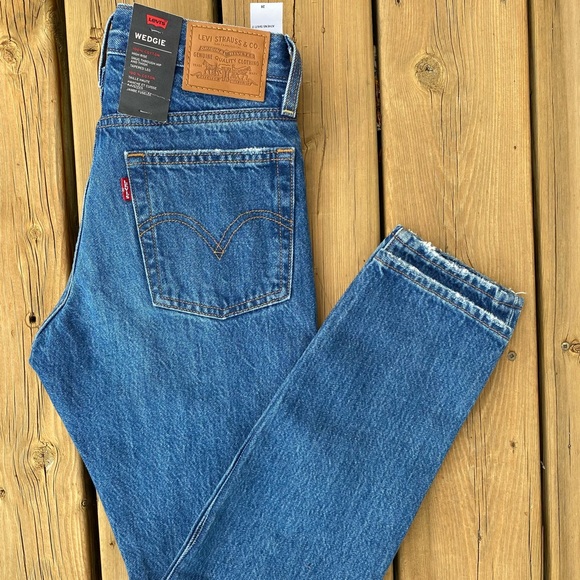 LEVI’S NWT Wedgie Fit Jeans - Picture 3 of 8